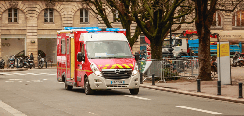 Véhicule d'intervention d'urgence ambulance Banque de