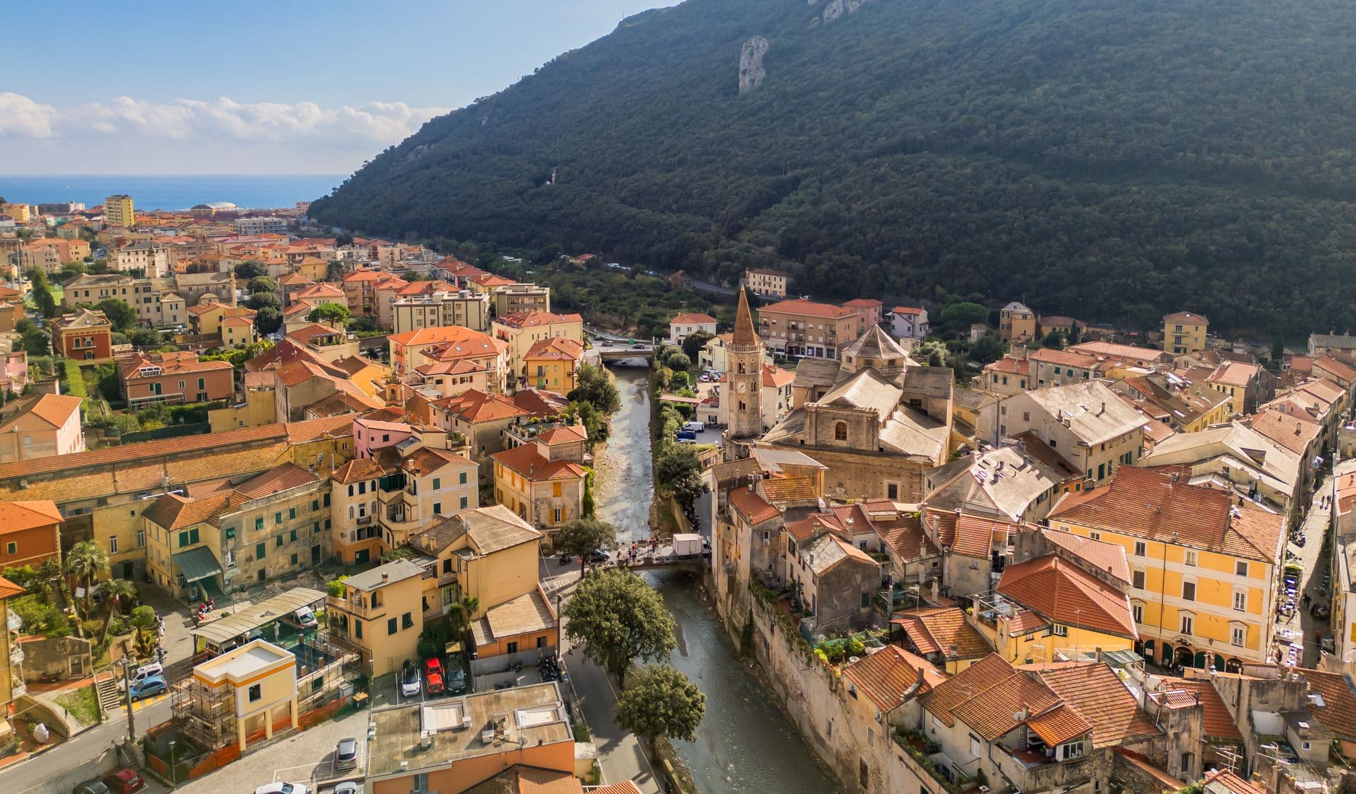Le très beau village médiéval de Finalborgo. ©Fani Kurti