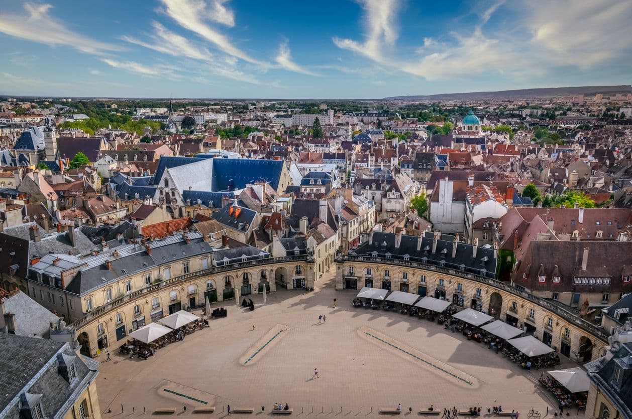 La place de la Libération à DIjon, vue du ciel