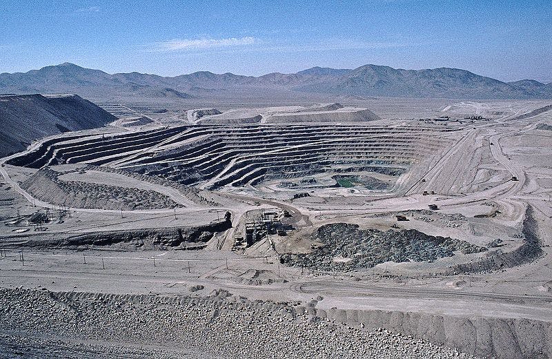 Mine de cuivre de Chuquicamata au Chili I, 天然ガス, CC BY-SA 3.0 <http://creativecommons.org/licenses/by-sa/3.0/>, via Wikimedia Commons