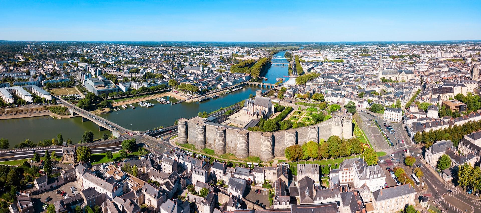 Ville d'Angers vue du ciel dans les Pays de la Loire 