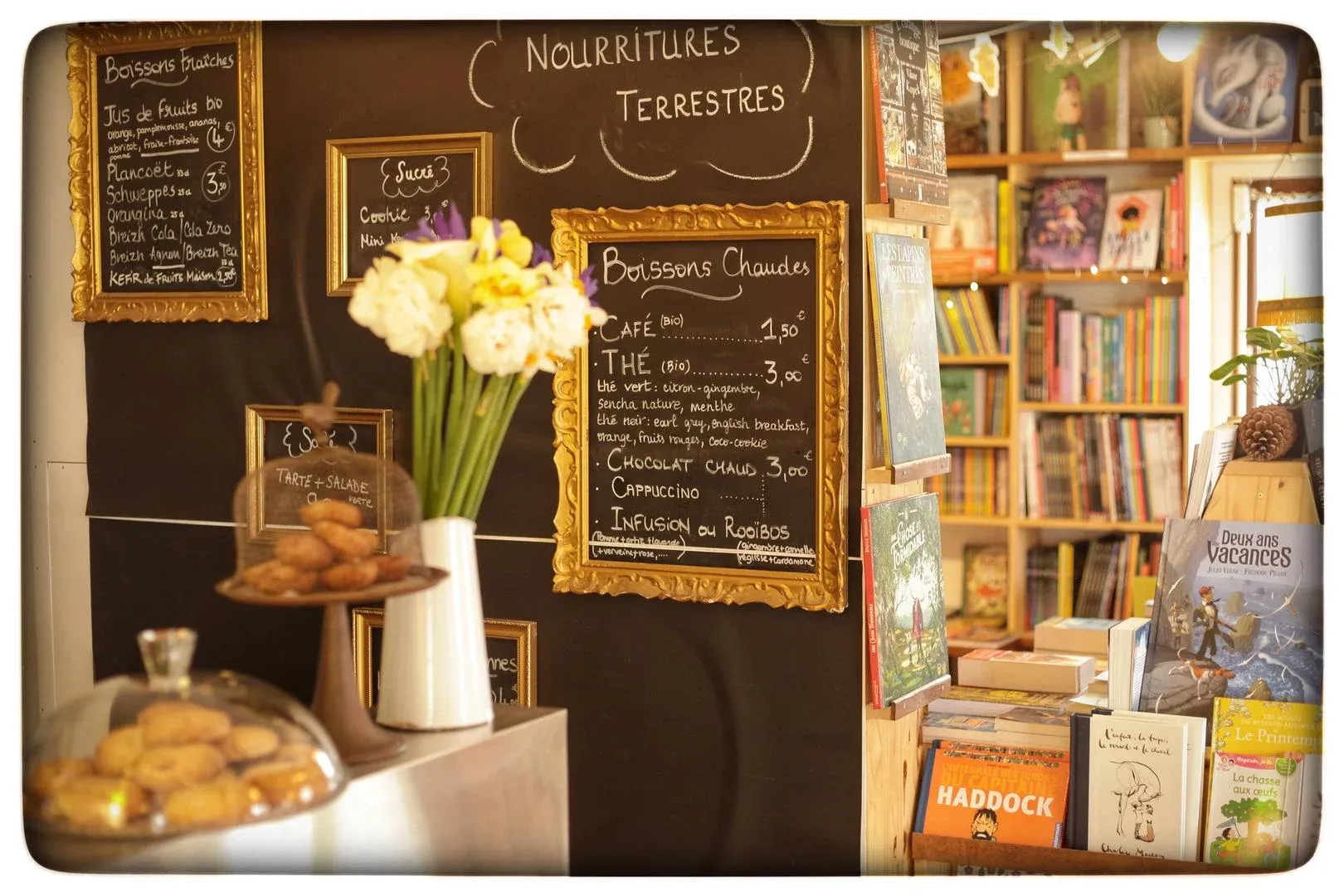 Le café librairie La Veilleuse © Office du tourisme