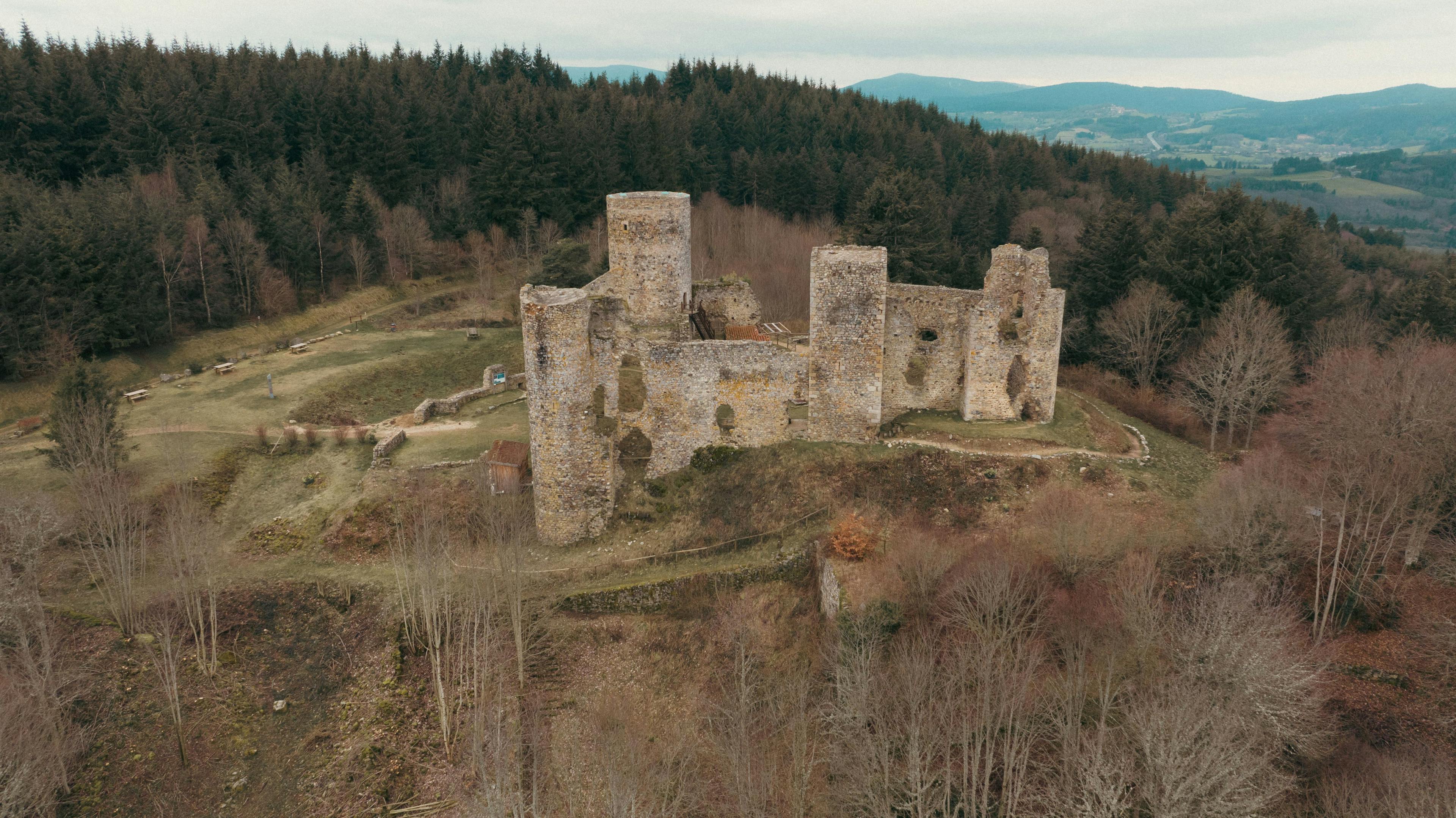 Le Château d’Urfé offre un magnifique panorama sur les montagnes. ©Roole