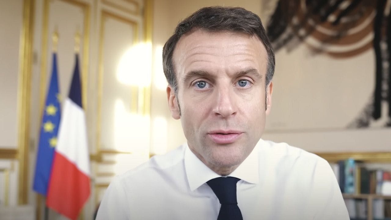 Emmanuel Macron dans une vidéo publiée sur son compte YouTube.