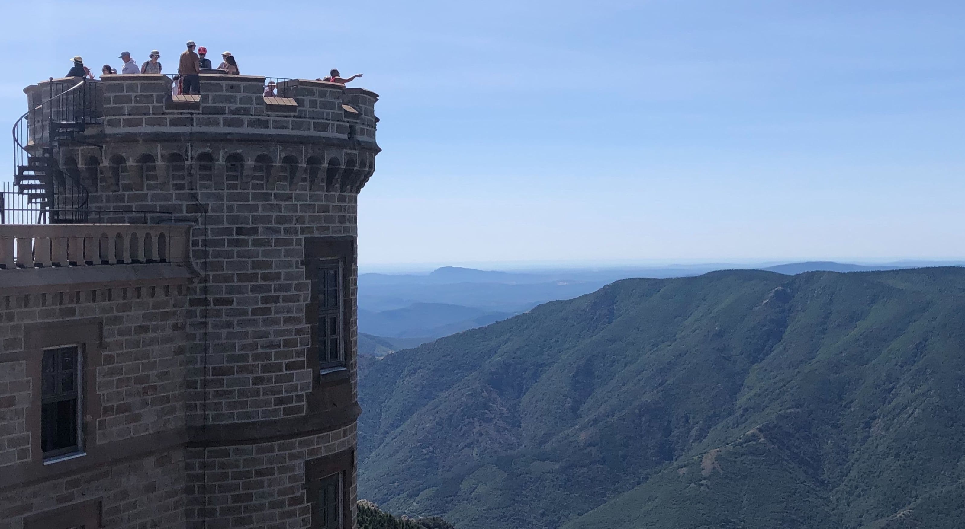 Perché sur le Climatographe, on contemple le point de vue à couper le souffle © Roole