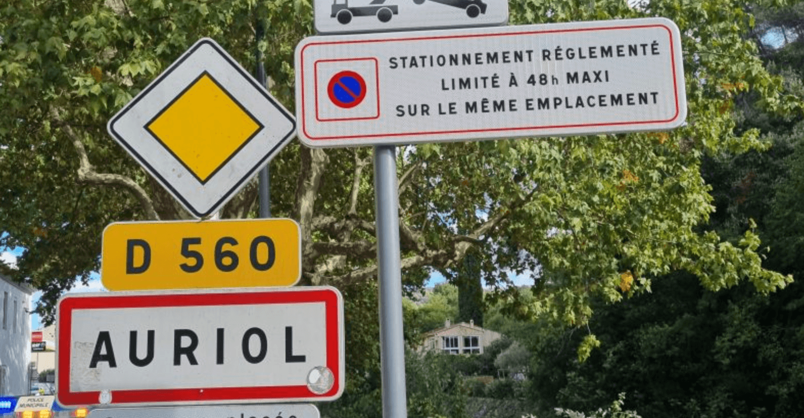 Panneau stationnement réglementé limité à 48 heures à Auriol ©mairie-auriol.fr