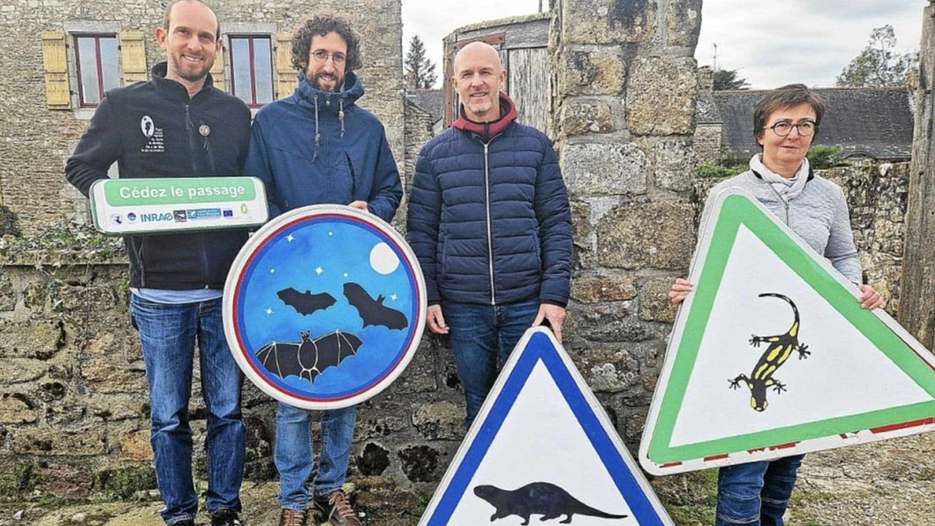 Jean-Philippe Willaume, médiateur au PNR, David Hernandez, patrimoine et environnement, Yannick Le Breton, adjoint aux patrimoines culturel et naturel et Myriam le Douarin, infrastructures-logistique-services techniques. © ville de Brec’h.