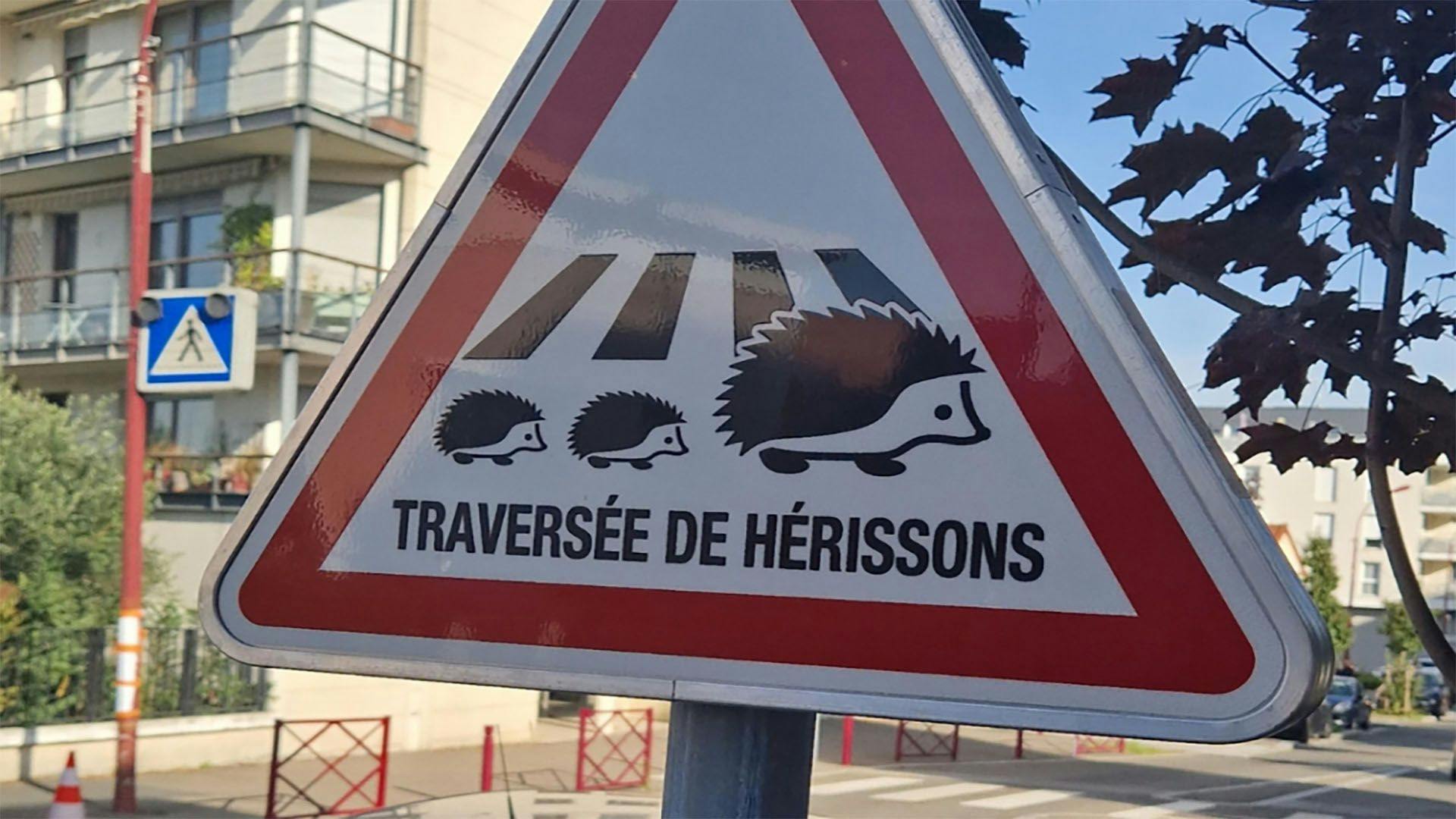 Les panneaux dédiés à la protection des animaux installés à Fresnes. ©Stéphane Lamart 