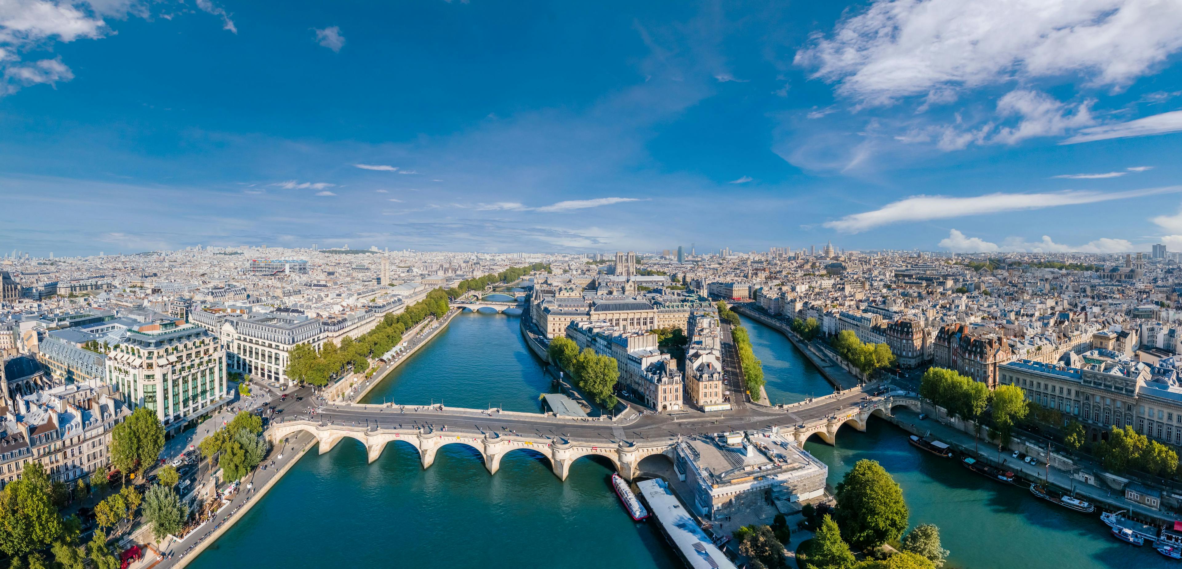 Vue aérienne de Paris sur l'île de la cité