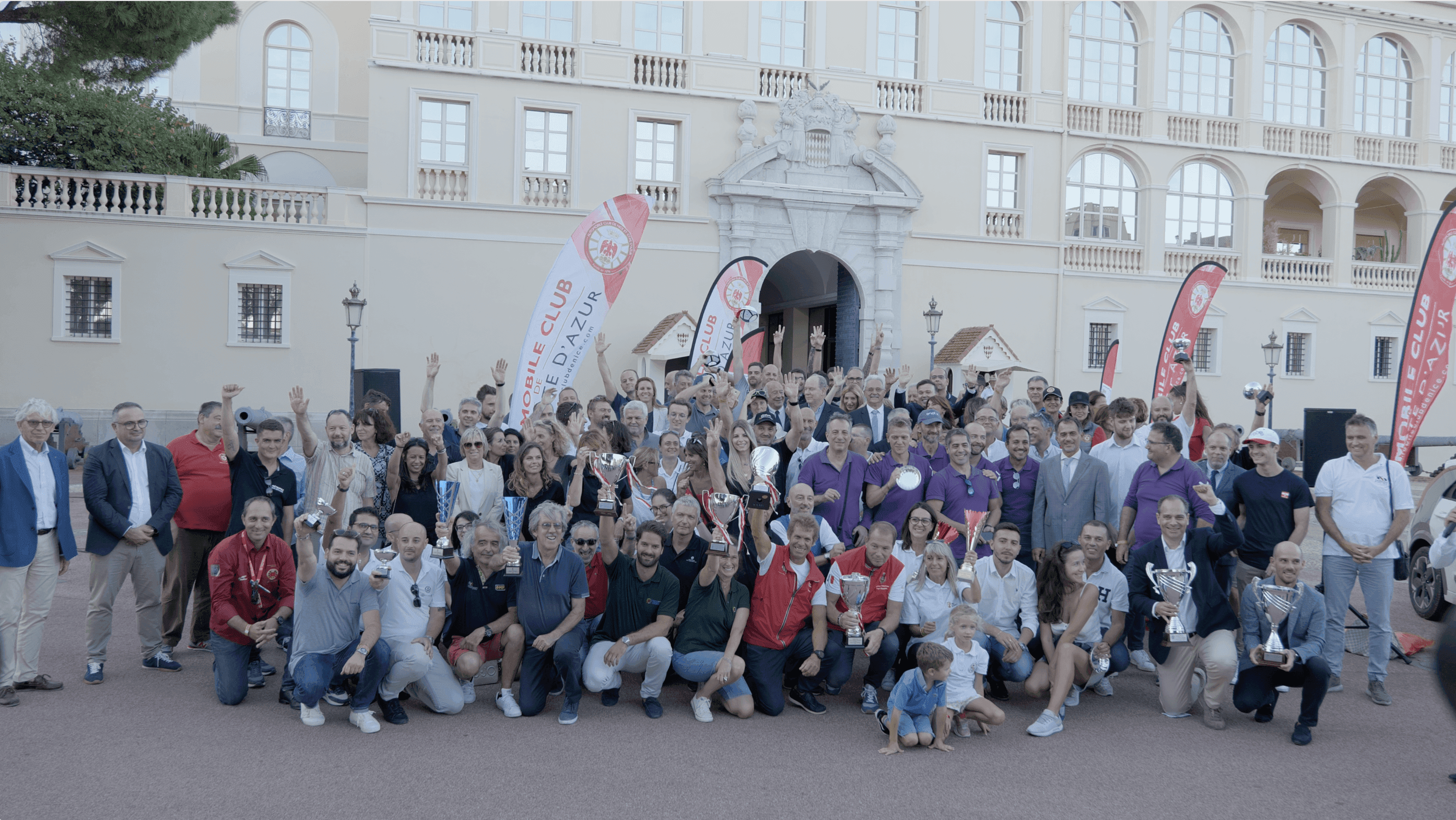 Photo officielle de tous les participants du REC 2022.