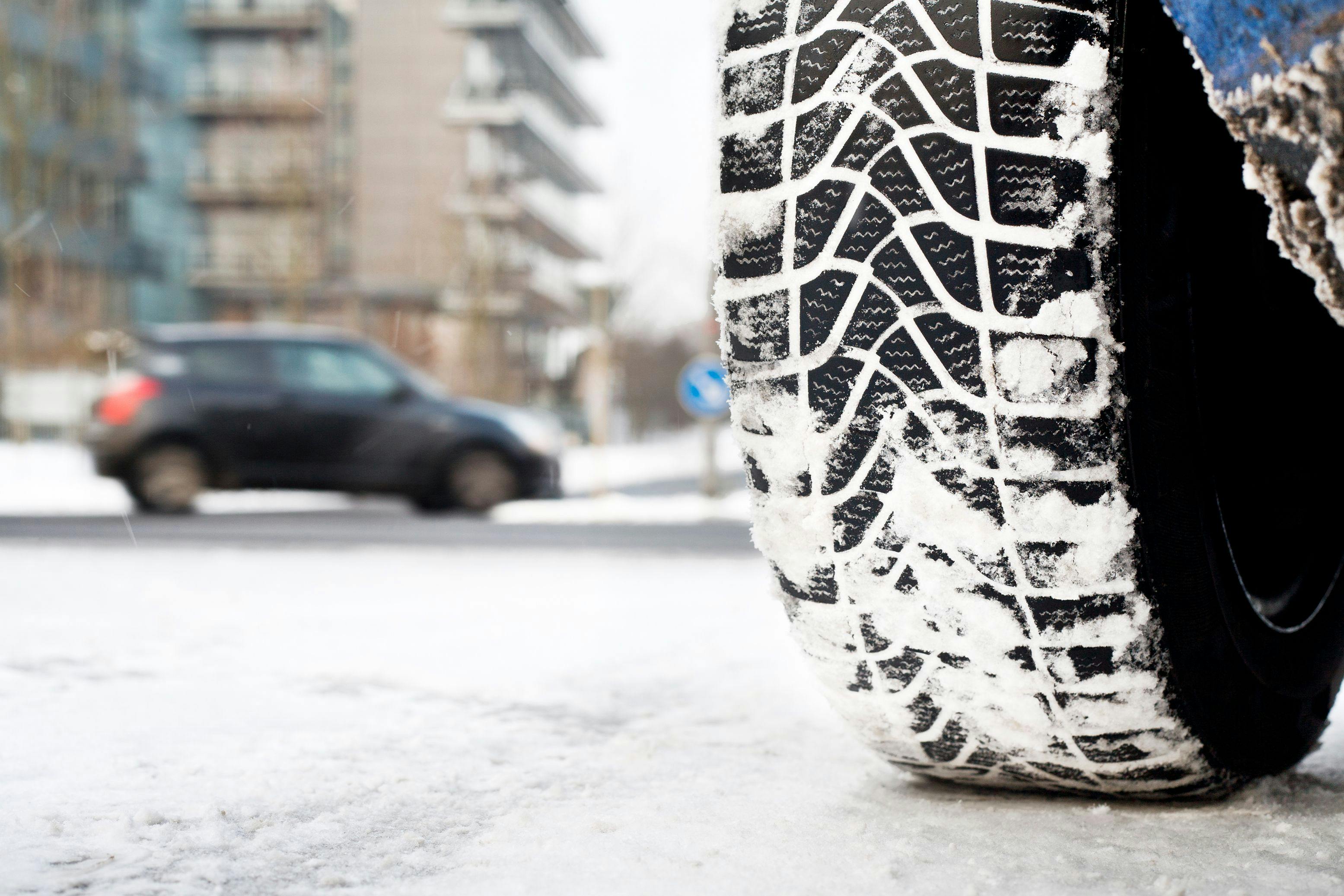 Photo d'un pneu en hiver