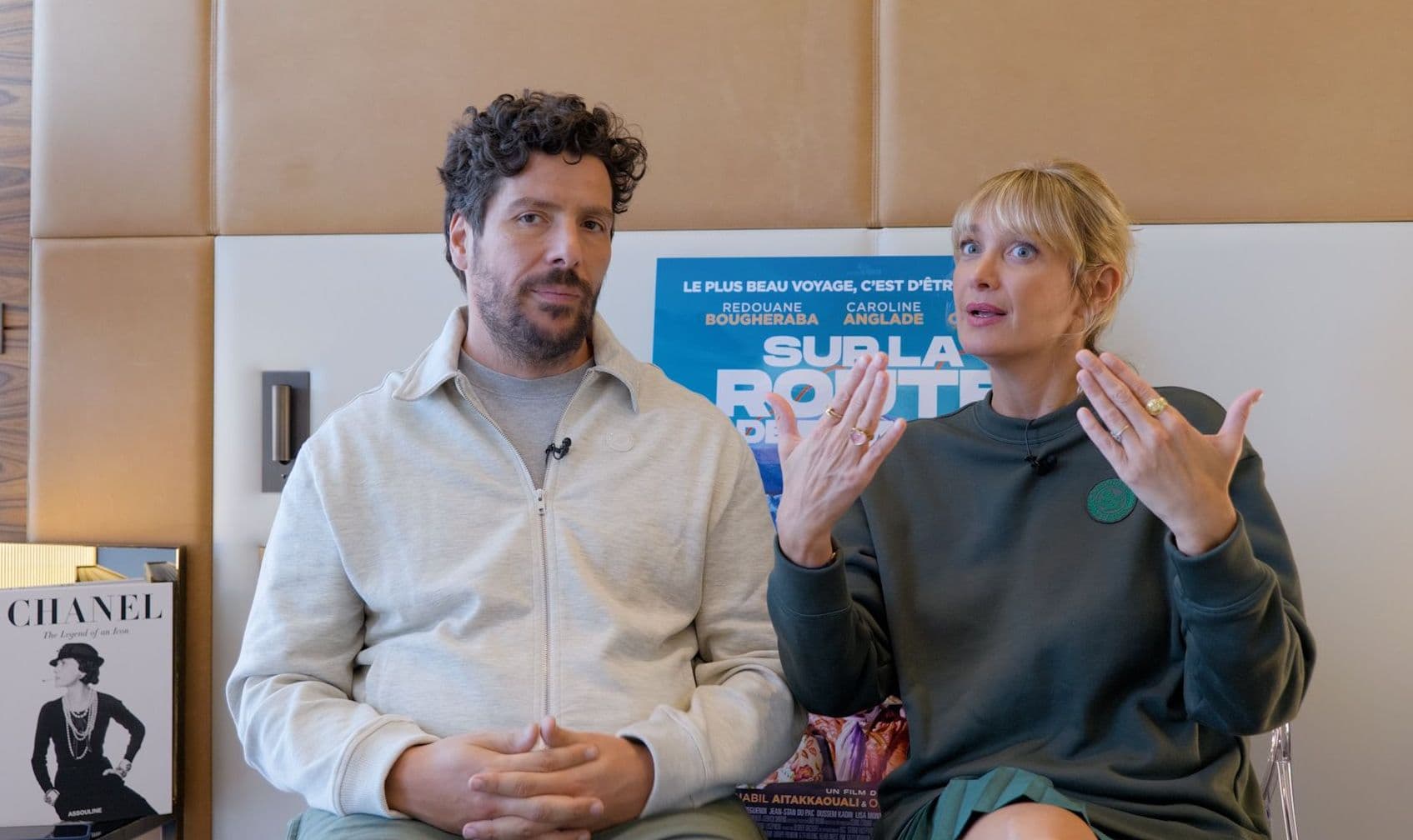 Caroline Anglade et Redouane Bougheraba parlent des écrans en voiture