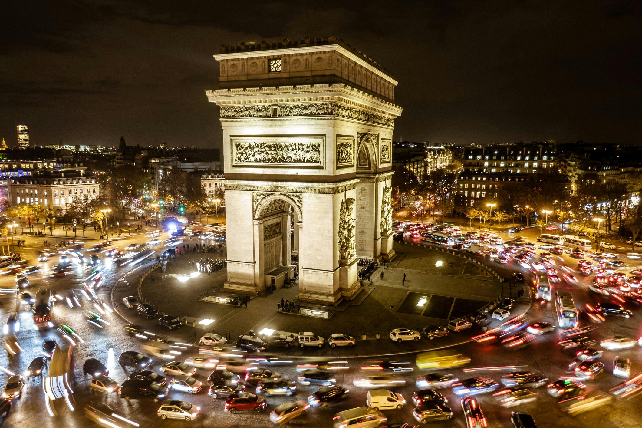 Le rond-point de la place Charles-de-Gaulle à Paris. ©iStock