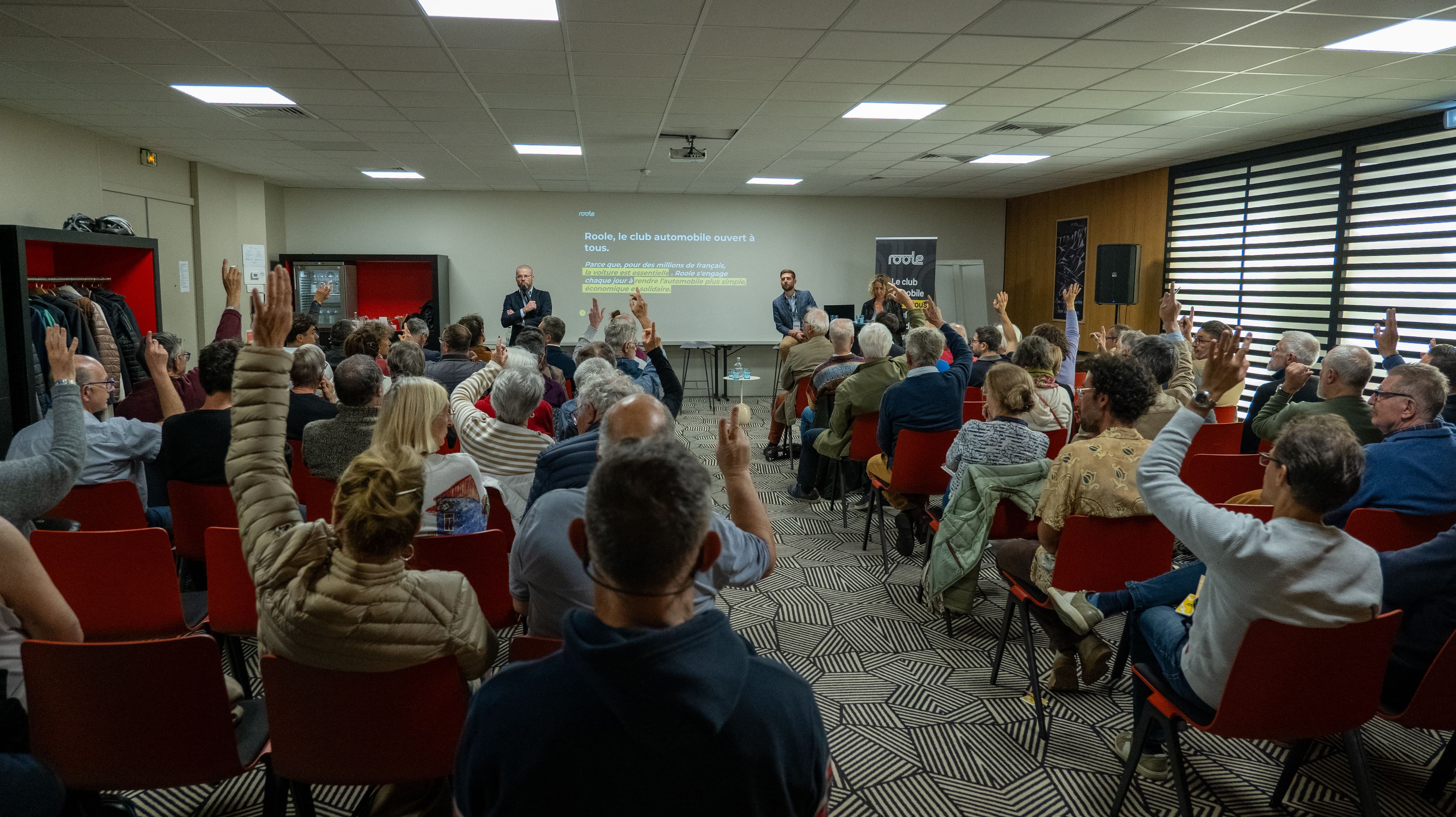 Plus de 70 automobilistes de la Mmétropole sont venus assister à la table ronde du 16 octobre 2025. ©Roole