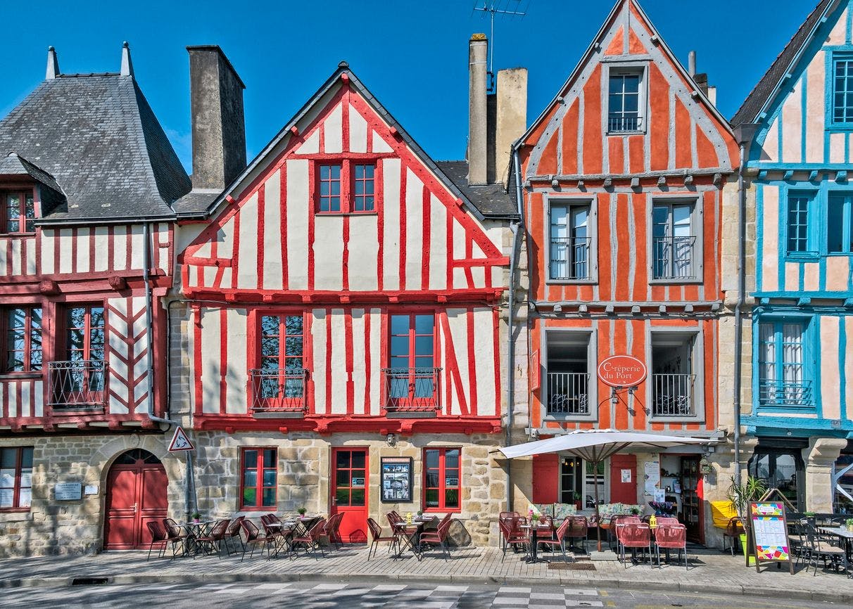Les maisons à colombages sont l'un des charmes de la vieille ville de Vannes © iStock