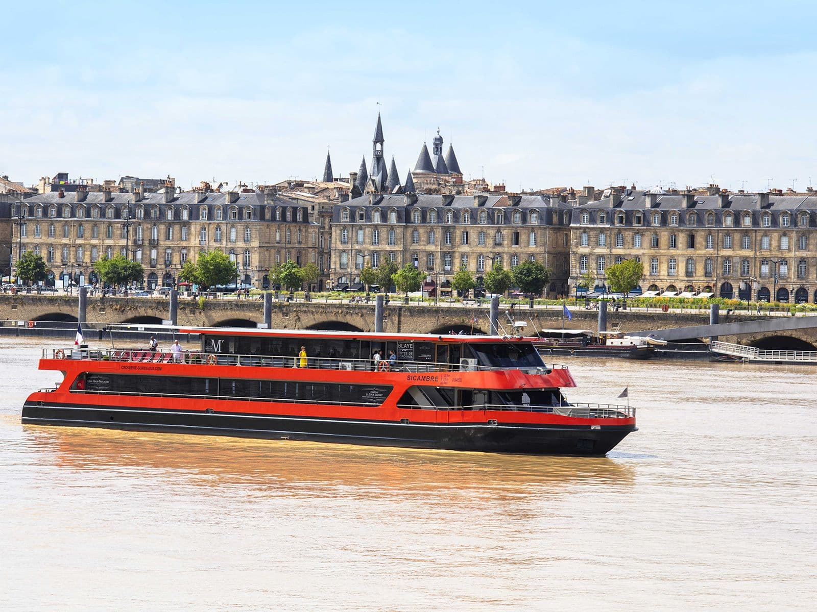 Découvrez Bordeaux depuis la Garonne, en naviguant à bord d'un bateau bordelais. ©BateauxBordealais