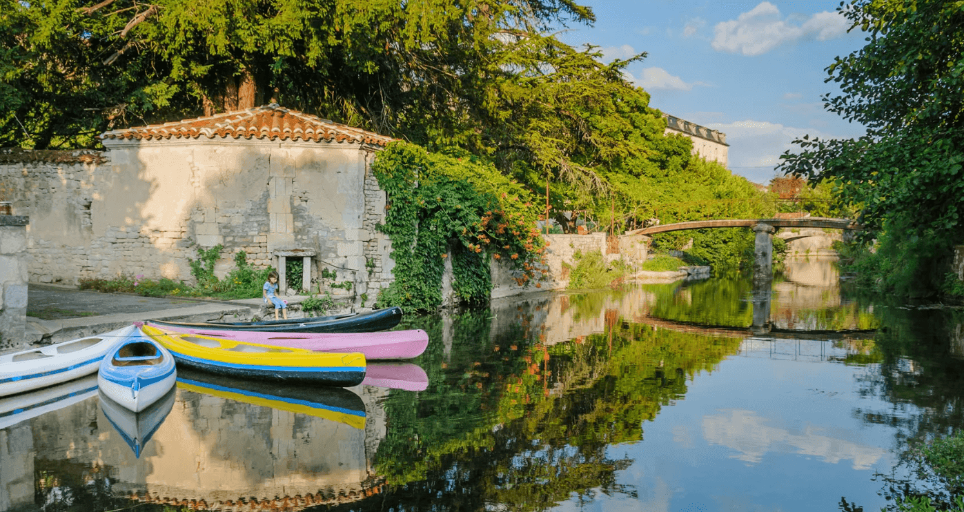 Profitez des bords de la Charente, à Bassac et dans les villages environnants. @DestinationCognac