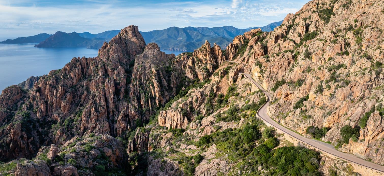 L'incroyable route menant aux calanques de Piana : un bonheur pour les Rooleurs ! ©Mlenny
