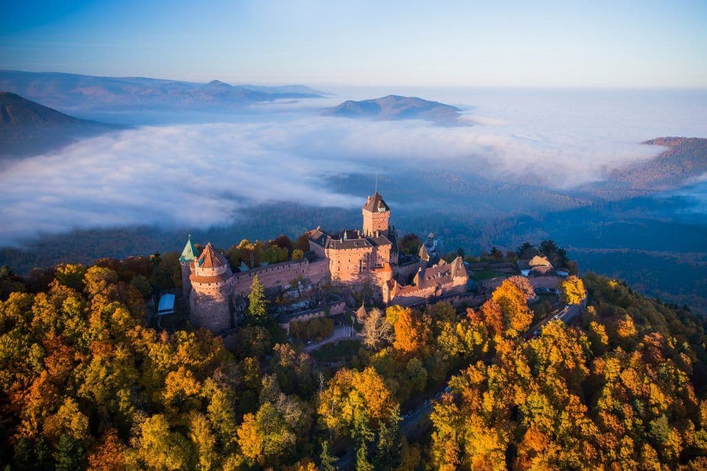 Le féérique Château du Haut-Koenigsbourg surplombe les paysages d'Alsace. ©Made in Alsace.