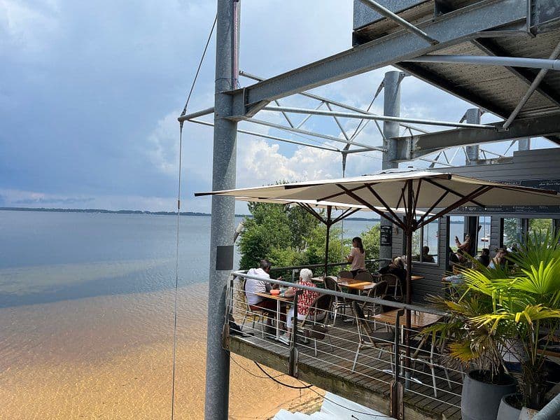 Vue sur le lac depuis le Restaurant La Conche. <b>©</b>Restaurant La Conche