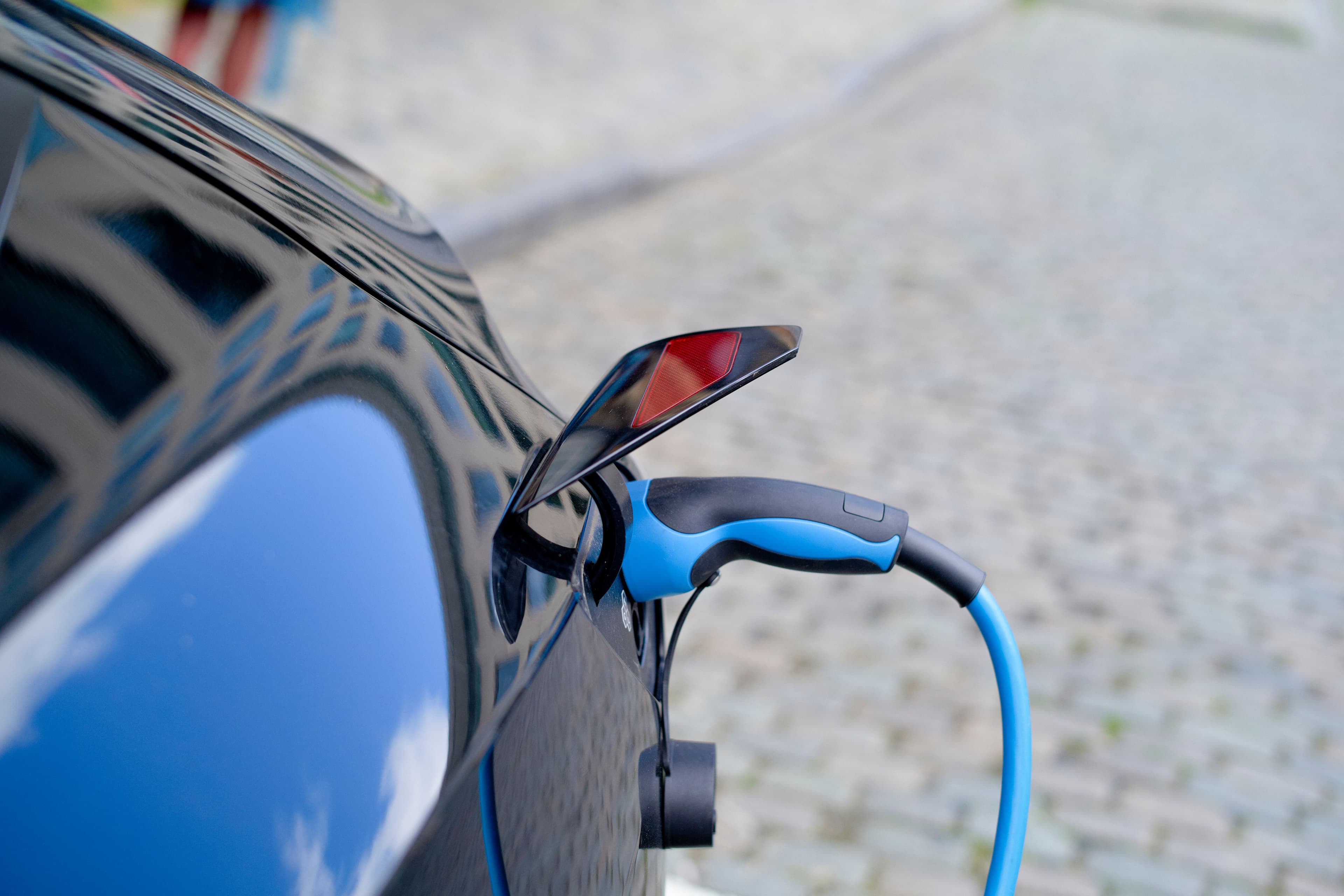 Voiture électrique en charge