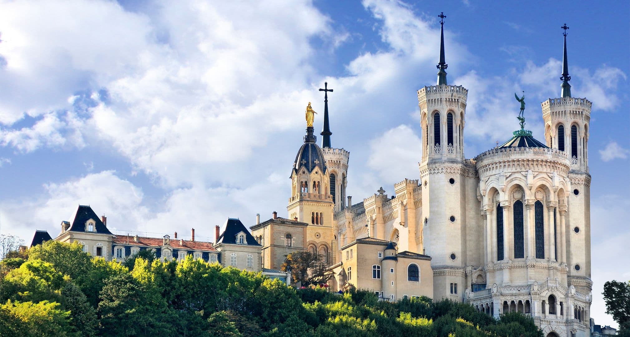 Une photo de la Basilique Notre-Dame de Fourvière pour mettre en avant notre quiz sur Lyon et ses villes alentours