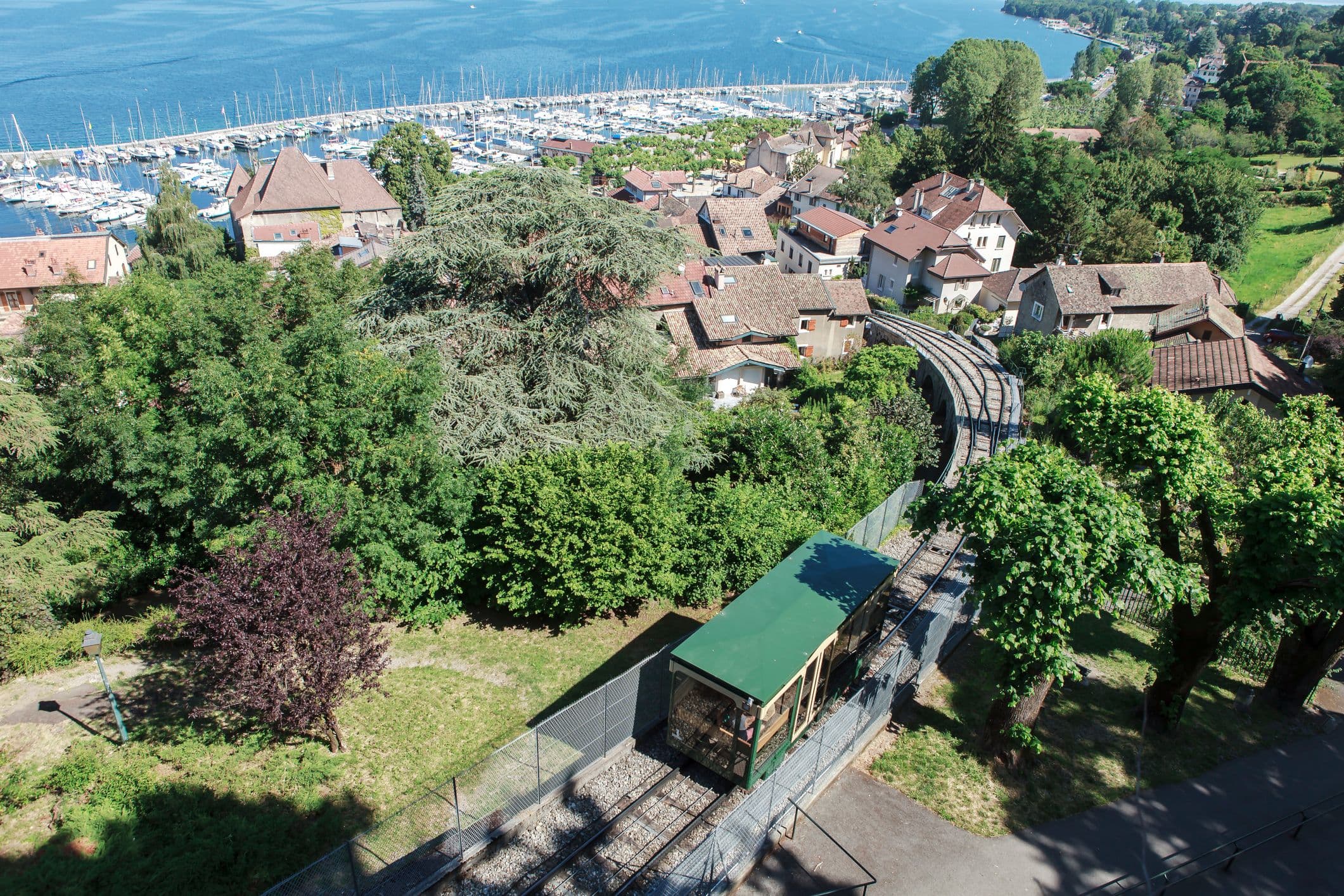 Empruntez le funiculaire de Thonon-les-bains pour profiter d'un point de vue unique sur le lac. ©aronaze