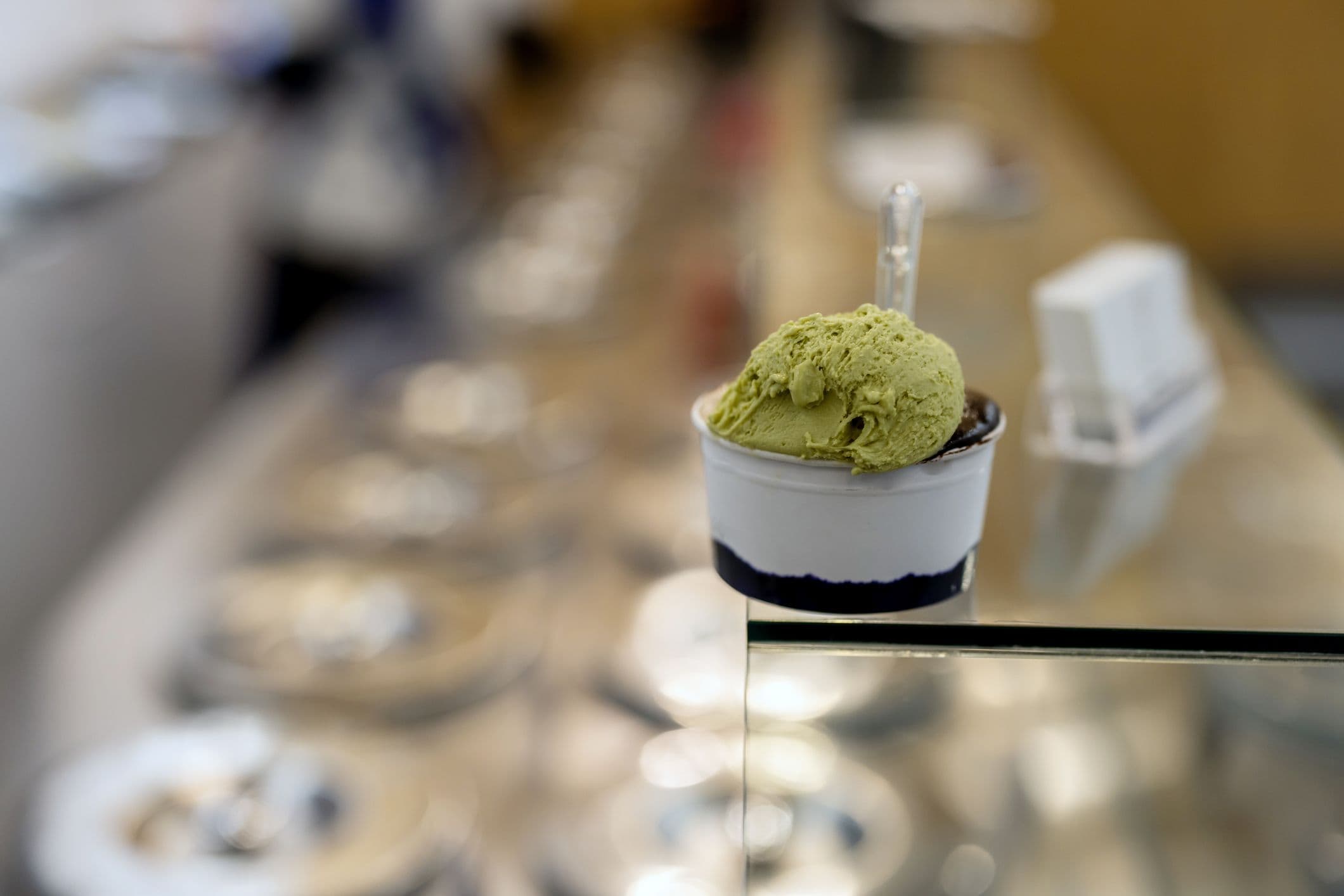Dégustez une glace artisanale sur le port. ©RealPeopleGroup