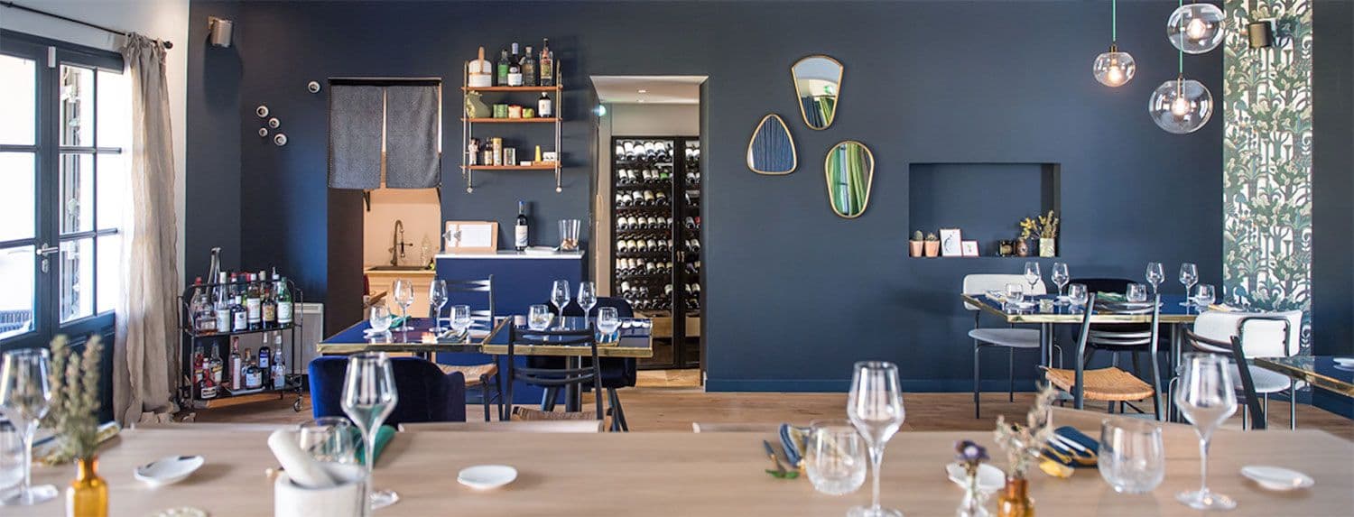 Claire et Julien Drouot proposent une cuisine du marché dans cette salle élégante et cosy. ©Maison Drouot