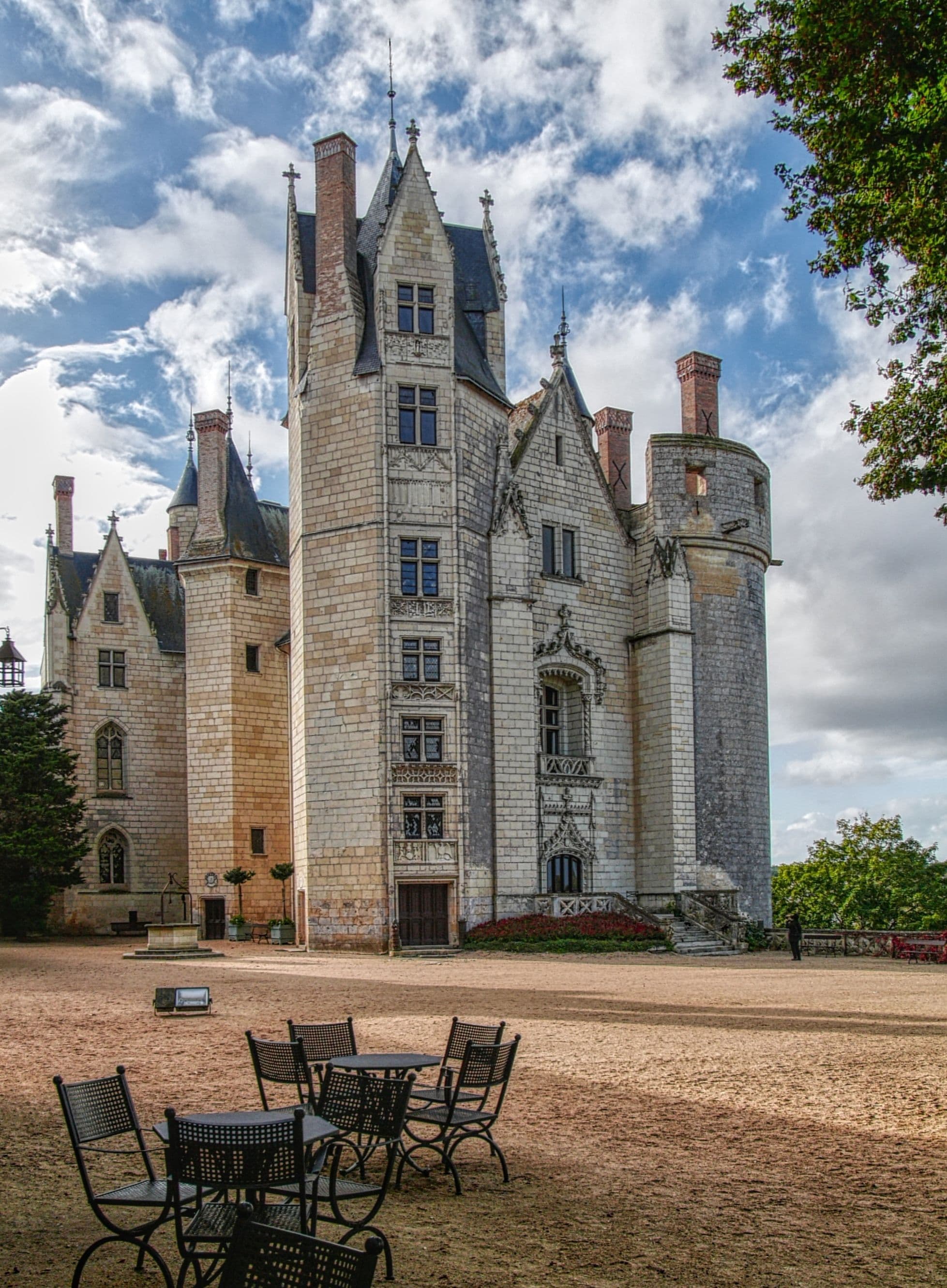 Le Château de Montreuil-Belay : le coup de coeur de la rédac ! ©wirestock