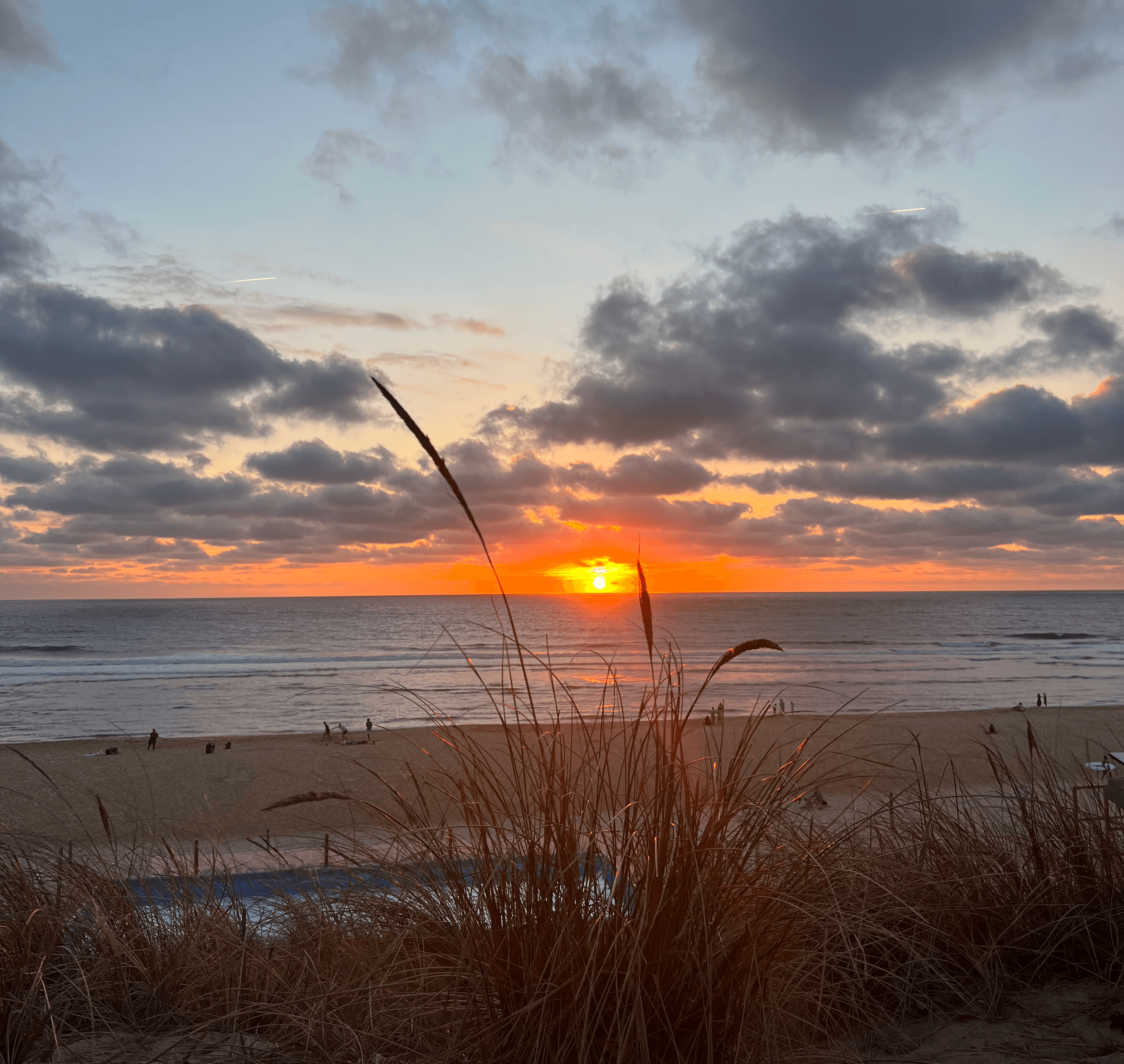 Le coucher de soleil depuis la plage Remember à Mimizan.