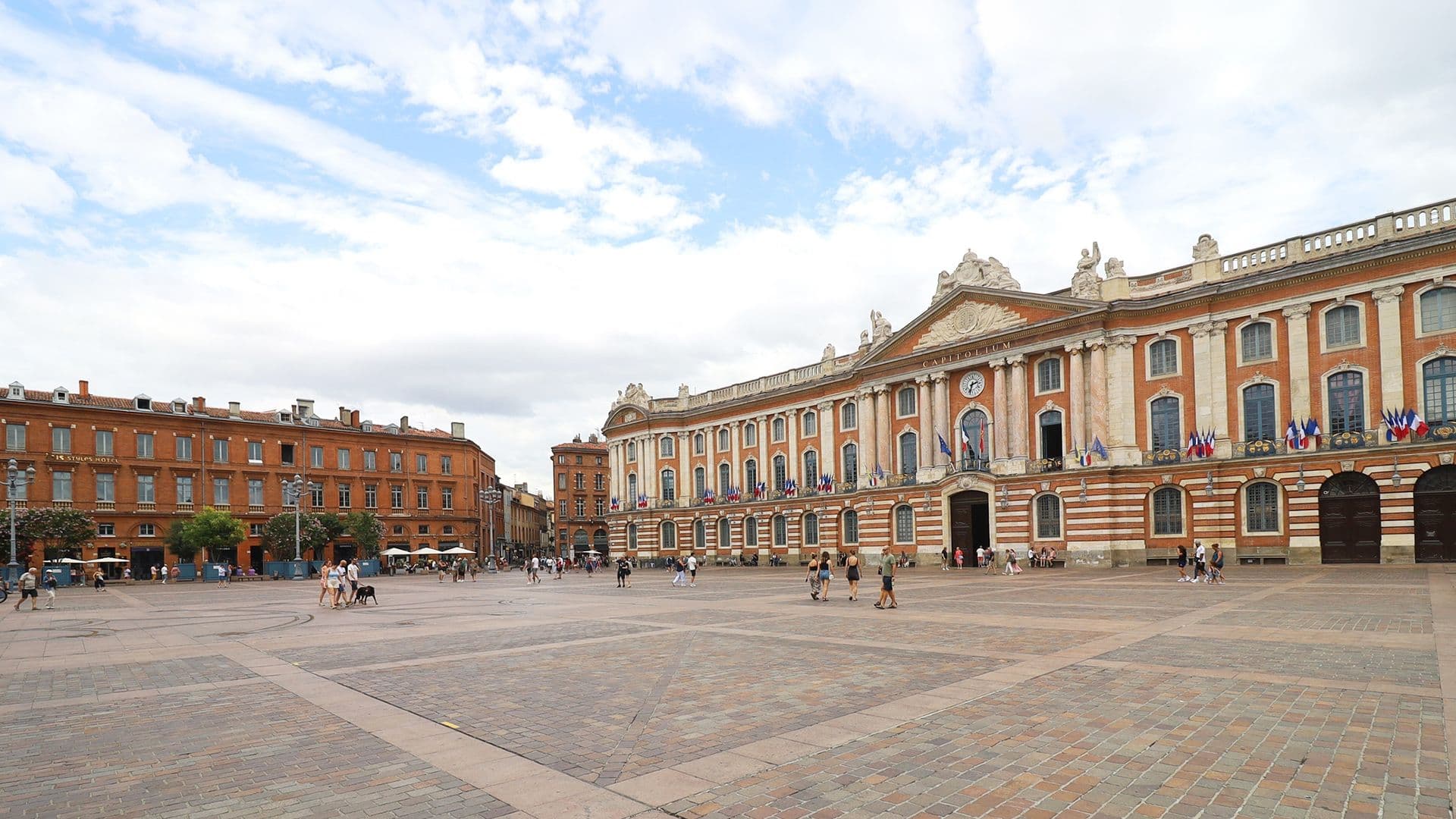 Une photo de la Place du Capitole, à Toulouse, pour mettre en avant notre quiz sur cette ville