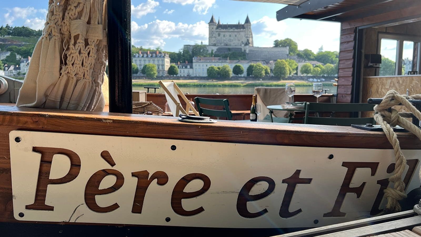 Naviguer sur la Loire à bord d'une toue : une expérience que l'on vous recommande. ©Toue Père et Fils
